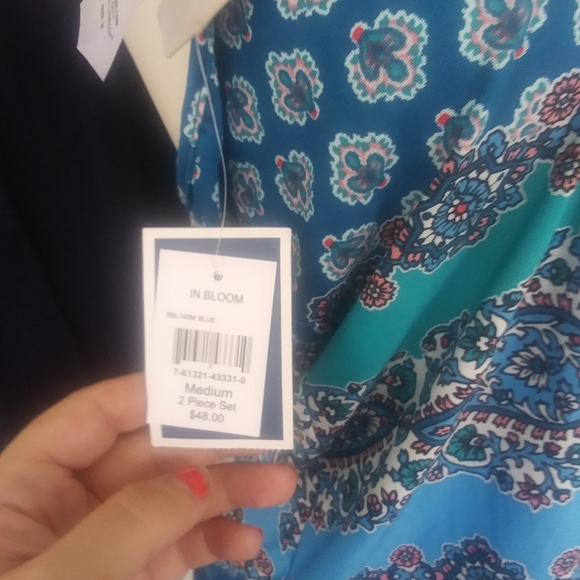 NWT Tank top with criss cross back - Picture 3 of 4